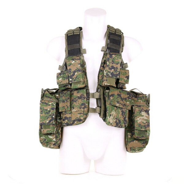 Tactical Weste mit vielen Taschen woodland digital